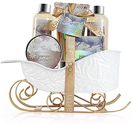 Best Gift Ideas For Your Girlfriend: Bath and Body Set in Jasmine & Honey Scent
