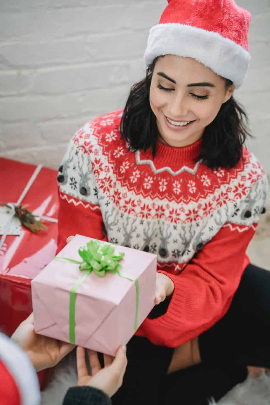 Best Gift Ideas For Your Girlfriend Under $50 That She’ll Love