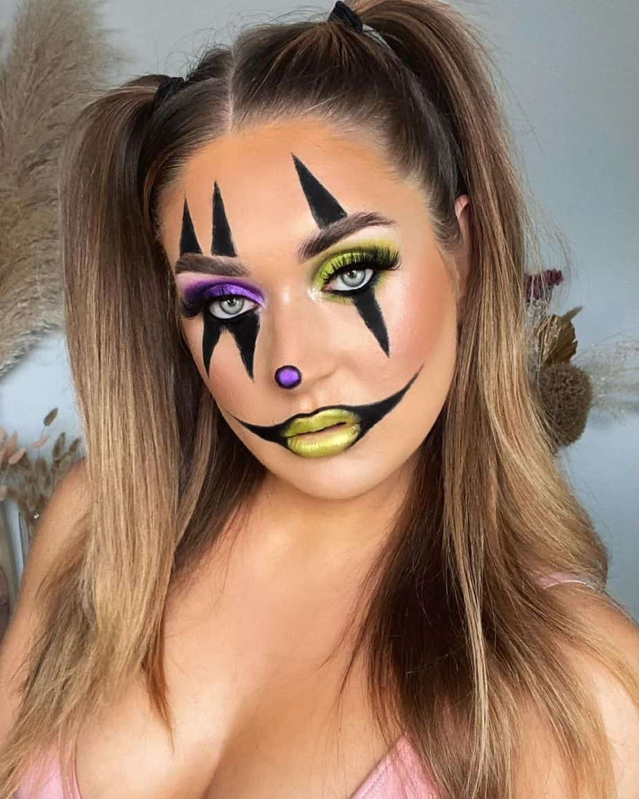 If you are looking for easy, simple, or last-minute Halloween makeup ideas to try, then here are 20+ easy Halloween makeup ideas.