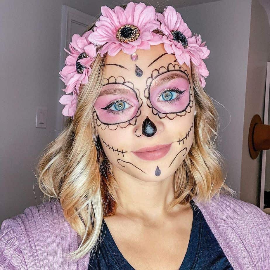 If you are looking for easy, simple, or last-minute Halloween makeup ideas to try, then here are 20+ easy Halloween makeup ideas.