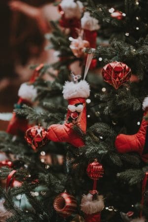 60+ Cute Christmas Wallpapers That’ll Make Your iPhone Aesthetic - Oge Enyi
