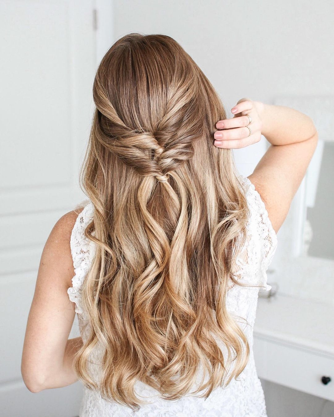 15 Hairstyles Easy For Long Hair Women To Achieve
