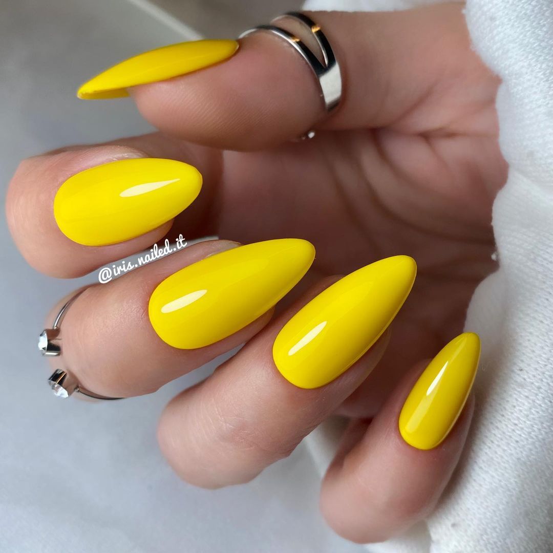 23 Stunning Yellow Nail Designs You Can Copy From