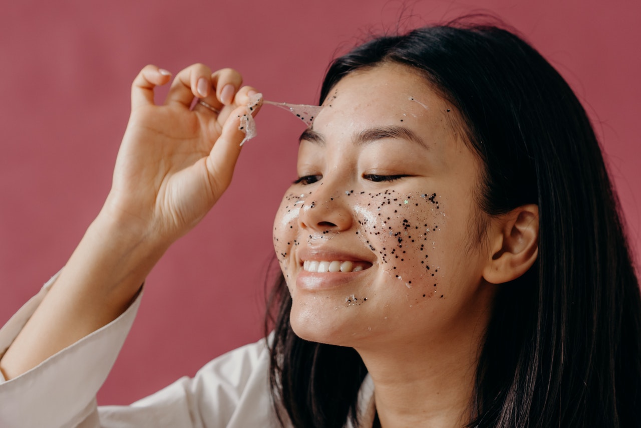 How To Exfoliate The Face (Benefits, Types, and Best Products)